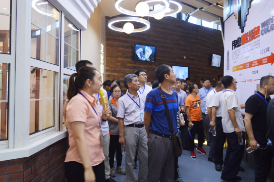 國家標準GB/T 8478《鋁合金門窗》審查會在佛山順利召開(圖13) 國家標準GB/T 8478《鋁合金門窗》審查會在佛山順利召開(圖13)